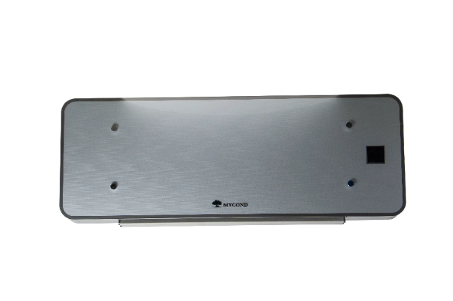 Strakke MyCond zilveren Glass Wall serie ventilatorconvector met modern design.