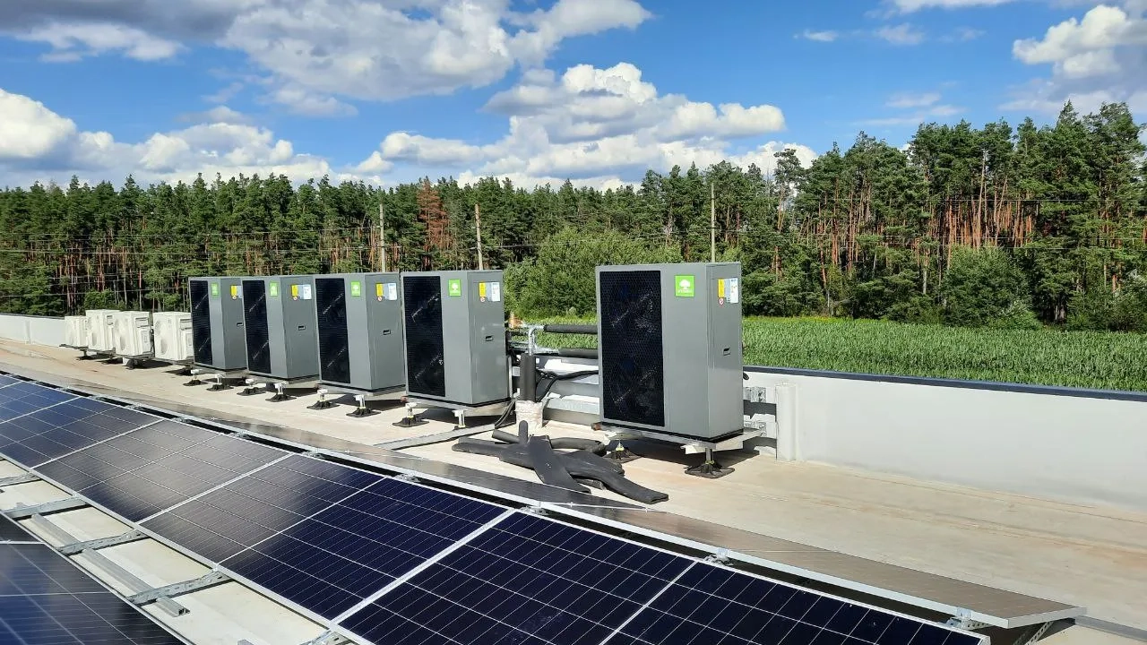 Industriële installatie met Mycond warmtepomp BeeEco-serie