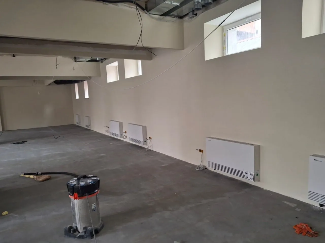 Industriële faciliteit met Mycond wandgemonteerde ventilatorconvectoren