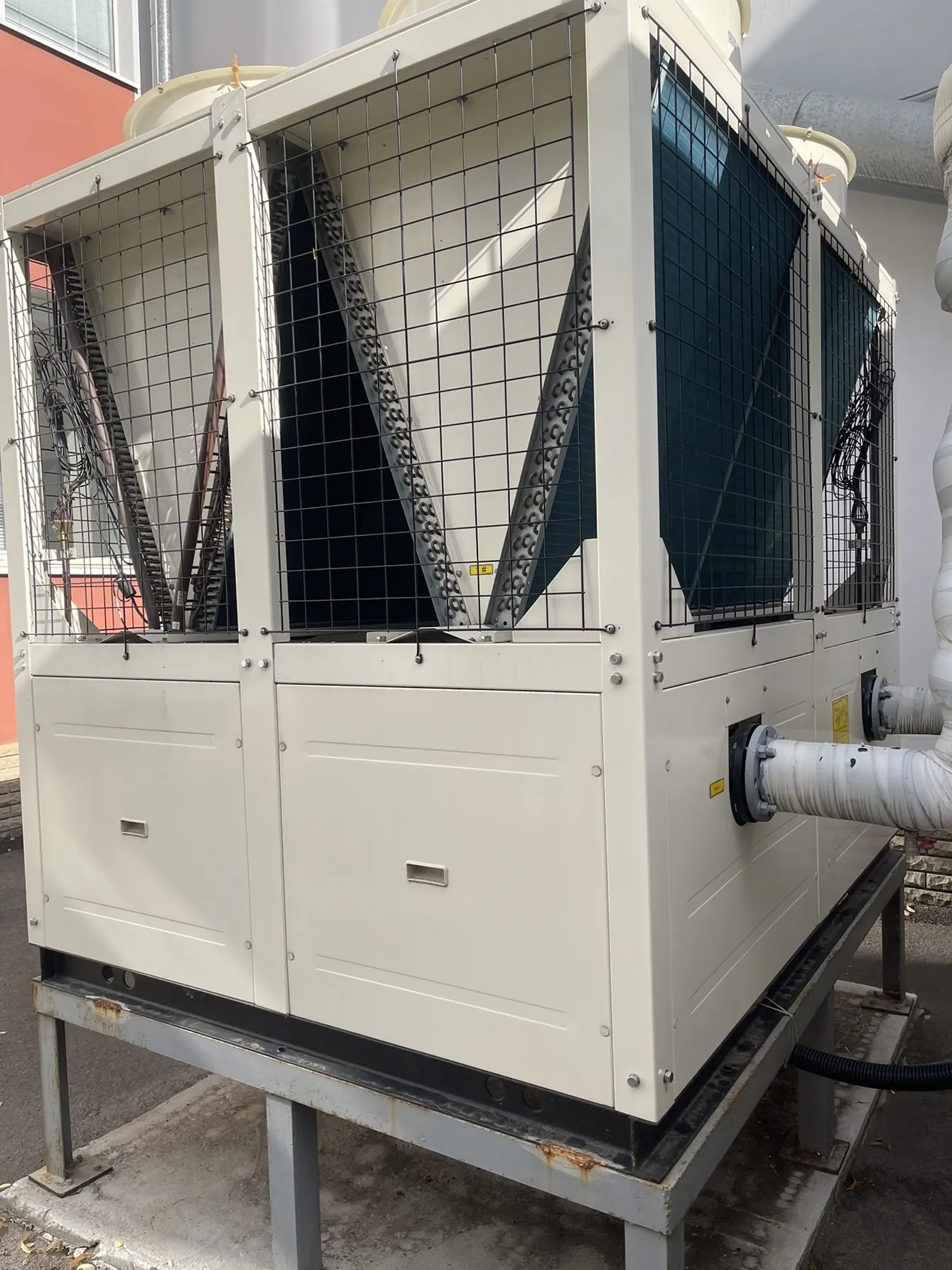 Industriële faciliteit met Mycond Modulaire warmtepomp STANDAARD MCU