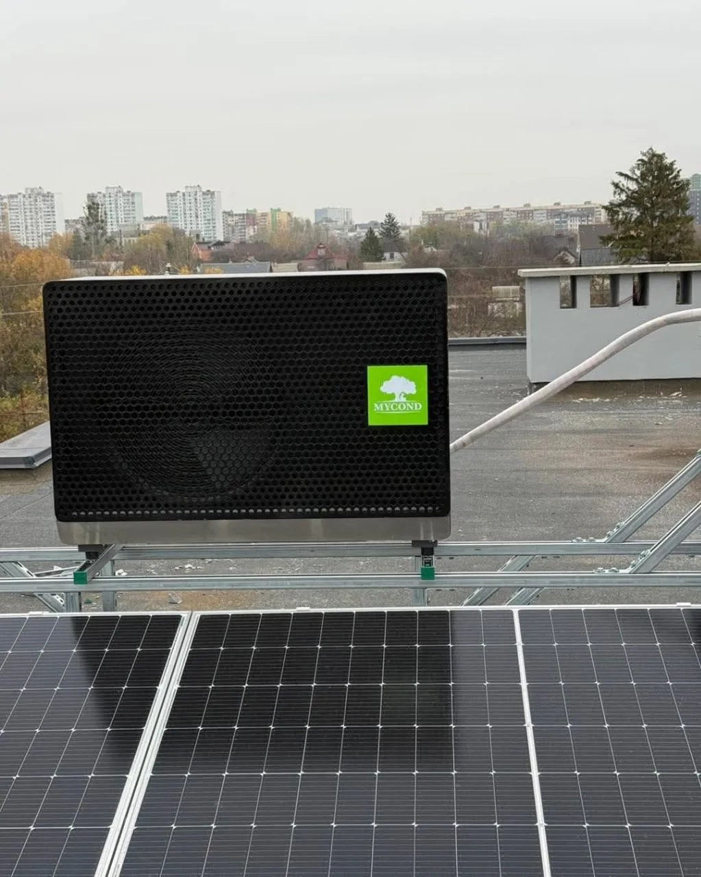 Commerciële dakinstallatie met Mycond BeeSmart Warmtepomp