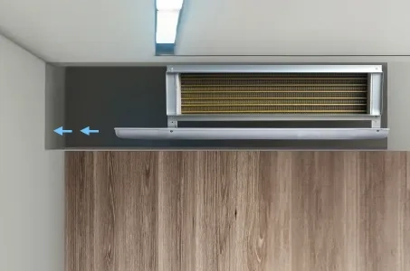 Voordelen van gekanaliseerde installatie van ventilatorconvectoren onder het plafond: voorbeeld van Mycond MCFC