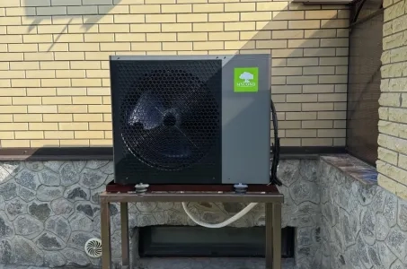 Huisje uitgerust met Mycond Split warmtepompen BeeHeat serie