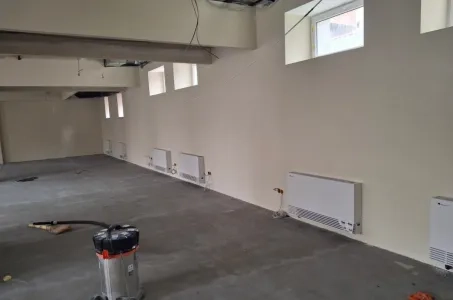 Industriële faciliteit met Mycond wandgemonteerde ventilatorconvectoren