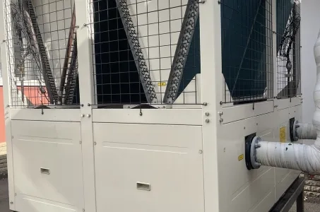 Industriële faciliteit met Mycond Modulaire warmtepomp STANDAARD MCU